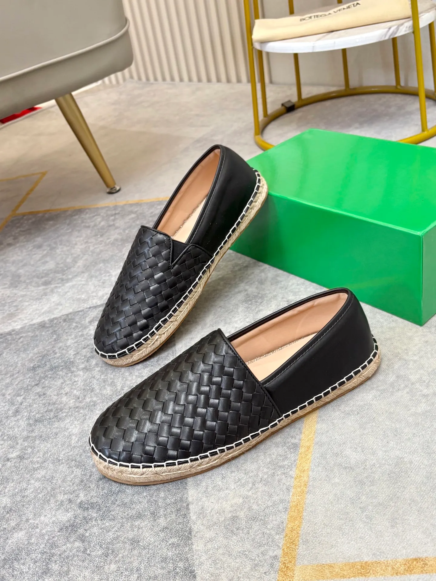 P420. BV men's casual shoes, handsome and versatile low-top shoes, woven cowhide upper, pigskin lining for the feet, 🌺🌺perfect shoe last, 🌲🌲 fashionable and handsome, comfortable on the feet, 🚗🚗wear-resistant and non-slip rubber outsole. Code number: 38-44. 45 is custom-made and cannot be returned or exchanged
